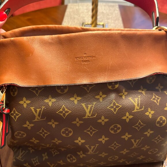 LV Hobo Bag - Picture 2 of 5